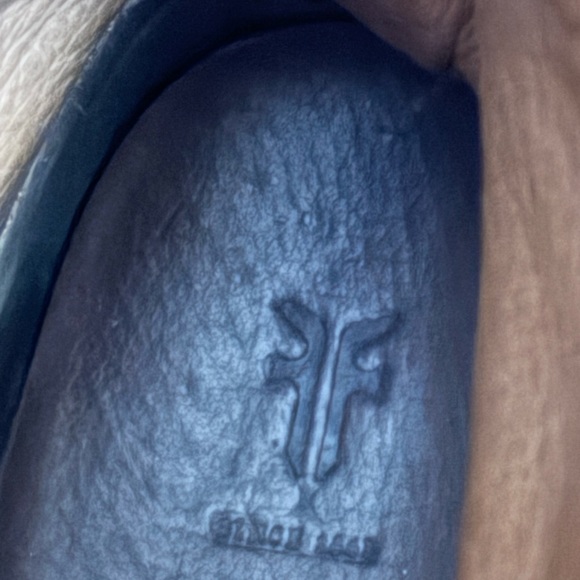 FRYE Women’s Chocolate Melissa Stud Distressed Back Zip Boots Size 7.5 - Picture 6 of 12